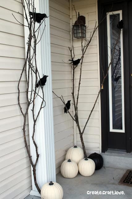 Raven Porch Décor