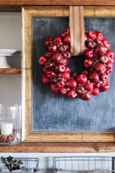 red-apple-wreath